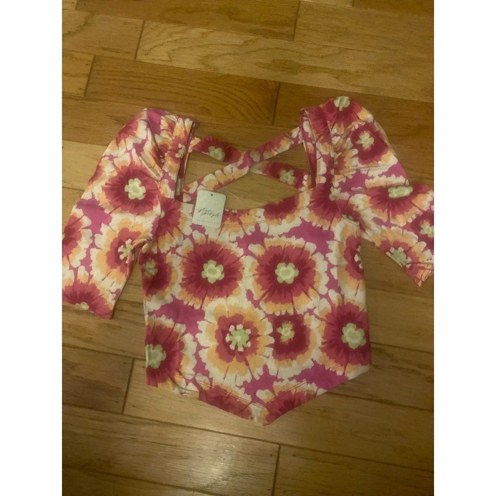 NWT, Free People women’s Give Me More Pop Combo floral crop open back top sz XS